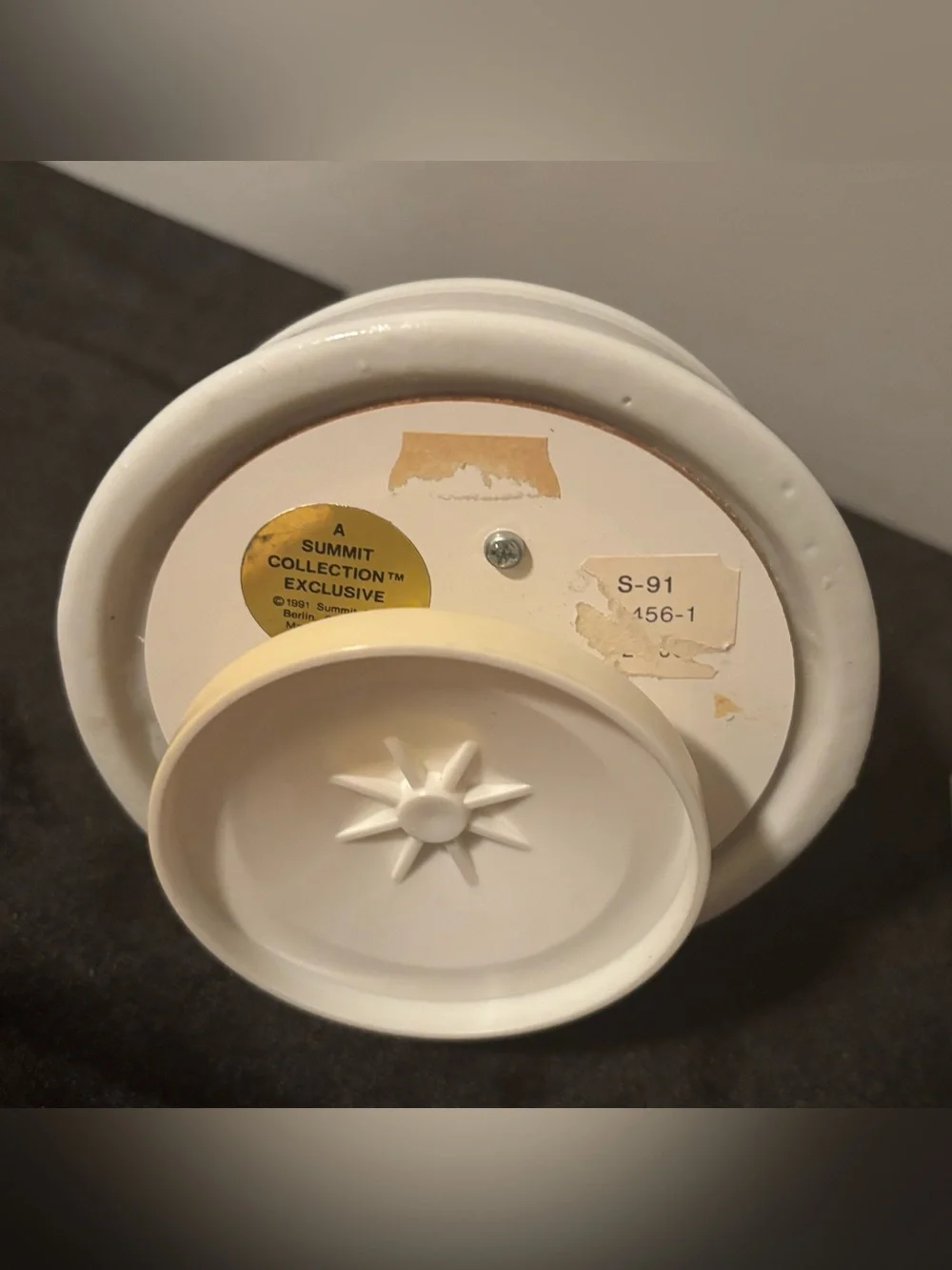 Vintage 1991 Summit Collection Porcelain Dogs Climbing on Shelf Music Box 🎶